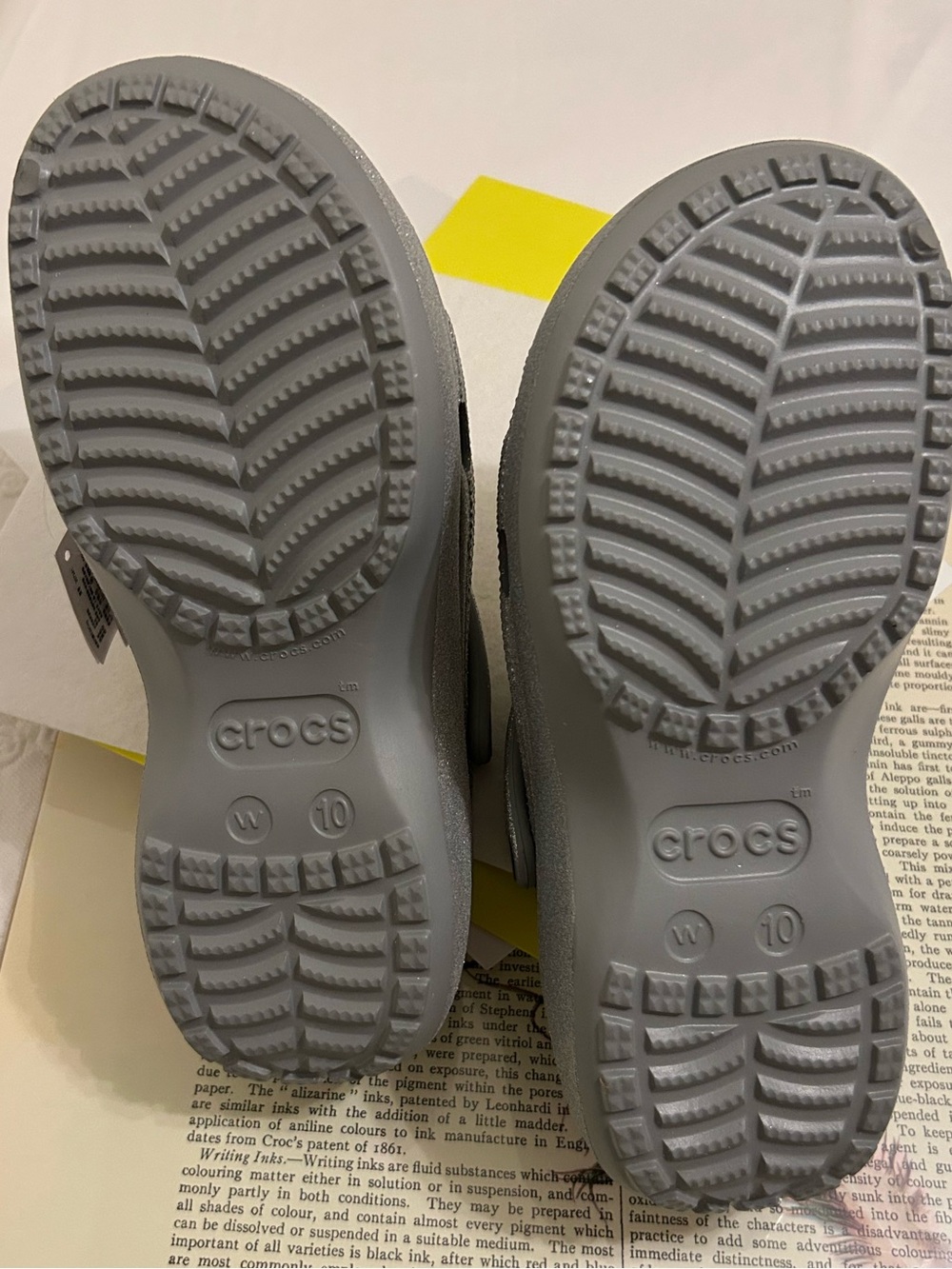 CROCS (NWT) Silver Classic Glitter Platform Shoes - Unisex - Picture 6 of 8